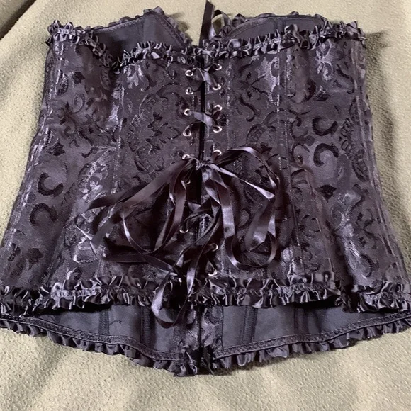 NWT elegant bustier w/ matching thong. Approx. 14 in. Expands approx. 4 inches - Picture 4 of 11